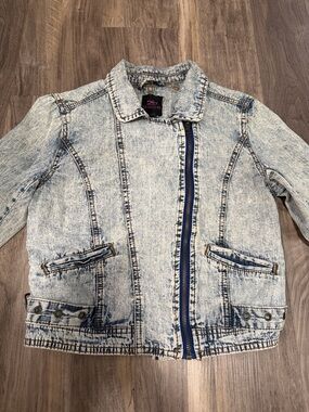 2B by Bebe Light Acid-Wash Denim Cropped Jacket